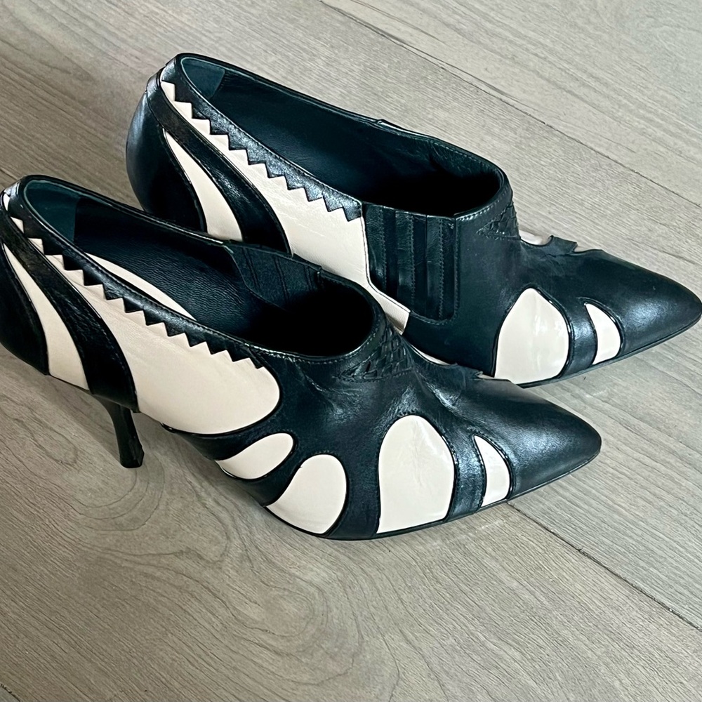 Bottega Veneta Black and Cream Heels